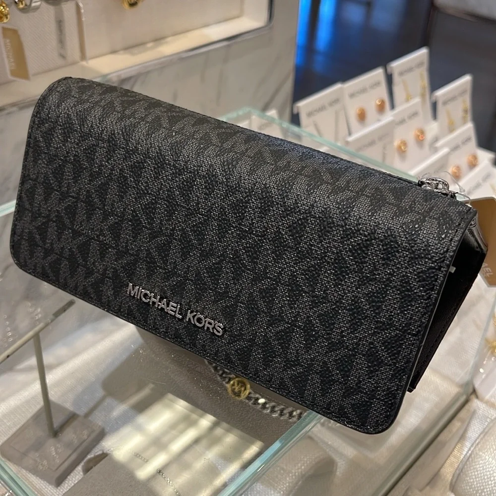 Michael Kors Jet Set Large Signature Logo Tri-Fold Wallet
Black 
NWT - Picture 11 of 16